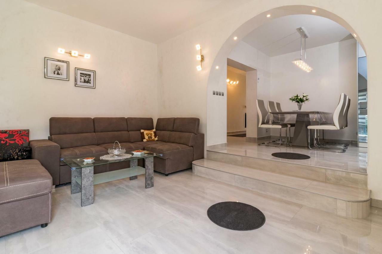 Andriano Apartment Медулин Екстериор снимка