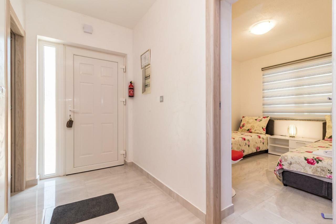 Andriano Apartment Медулин Екстериор снимка