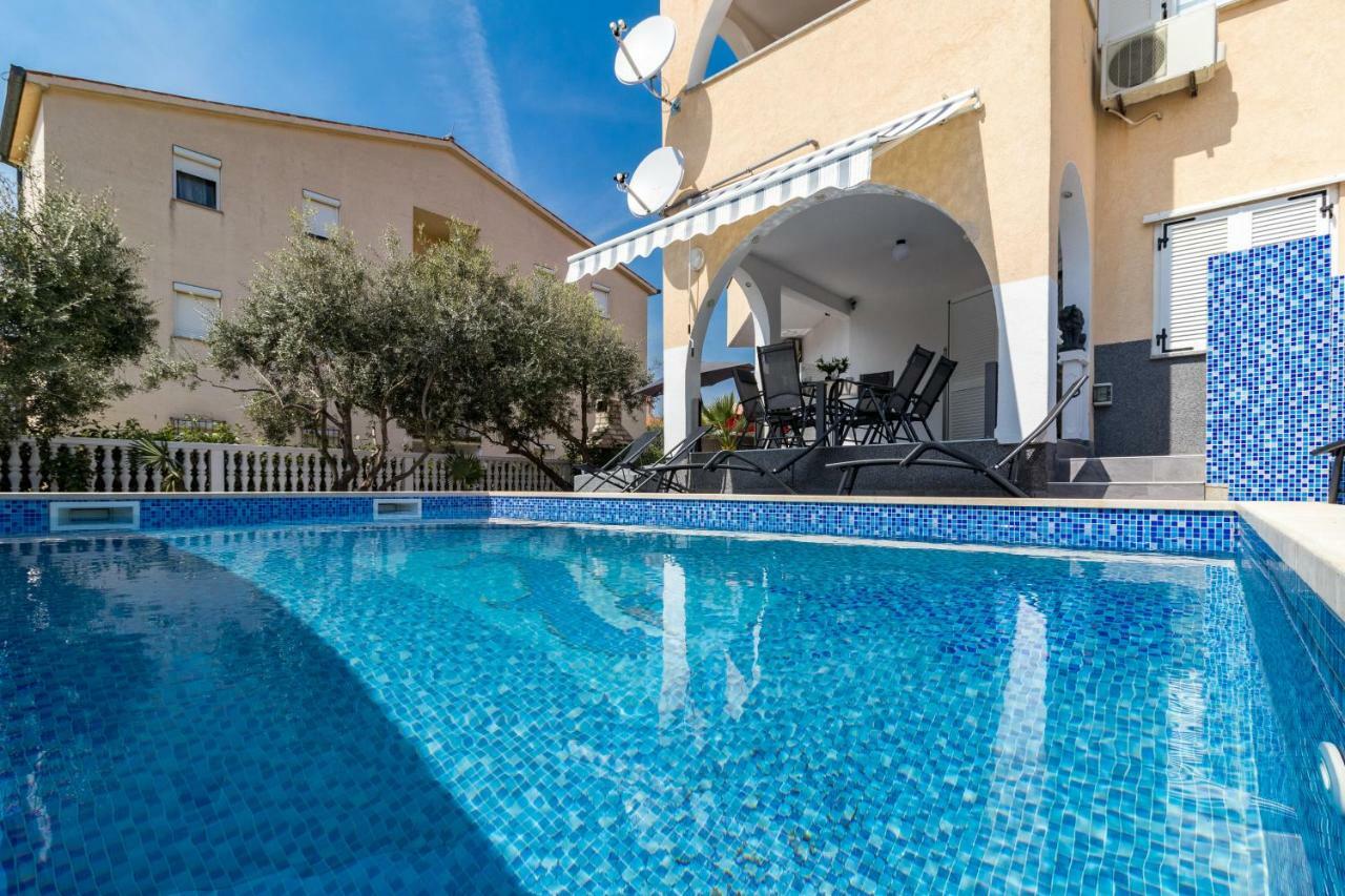 Andriano Apartment Медулин Екстериор снимка